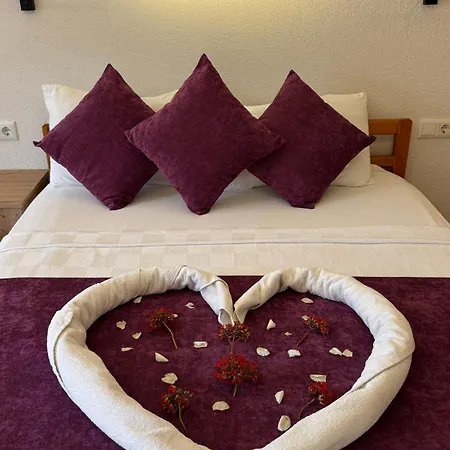 Riverside Hotel