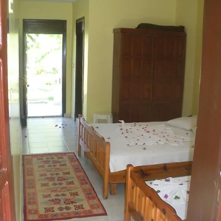 Riverside Hotel 2*