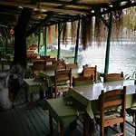 Riverside 3*