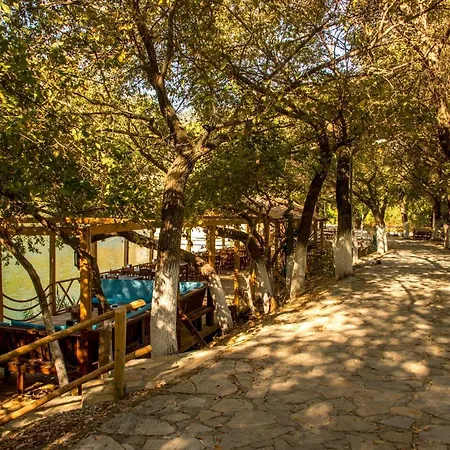 Riverside Hotel