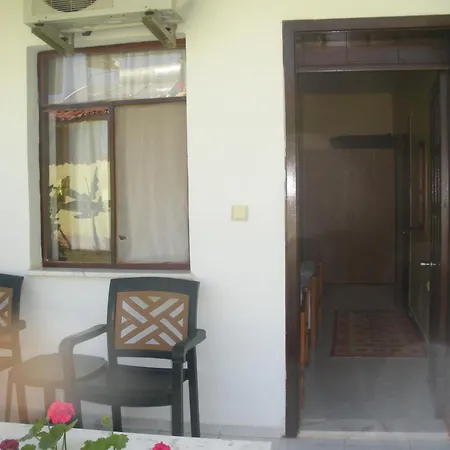 Riverside Отель 3*