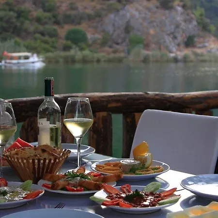 Riverside Ξενοδοχείο 3*